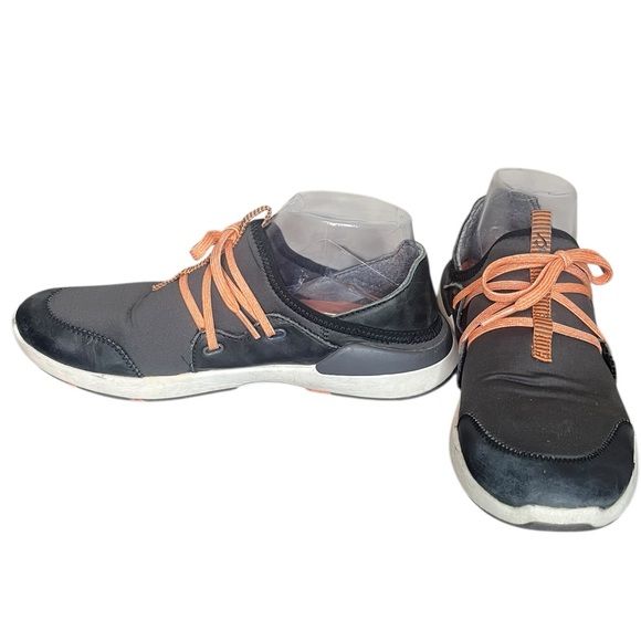 OLUKAI Miki Li' Charcoal Pavement Black with Orange Laces Slip On Women's Size 9 - Picture 1 of 7